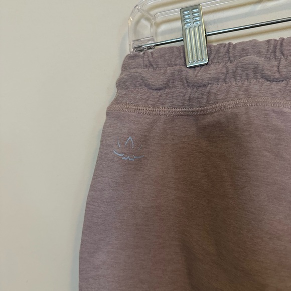 NWT Beyond Yoga Worked Up Shorts - Picture 7 of 8